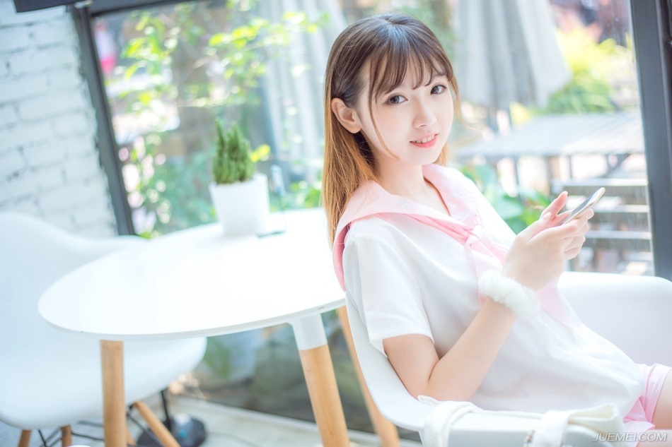 庞统闻言点点头，看向魏延道：“当加紧布防了，以孔明之能，我们恐怕还未赶到江州，江州已经被破，当先巩固好成都周边防御。”
